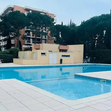 70m Near Jardin Bonaparte Saint-Raphael (Var)